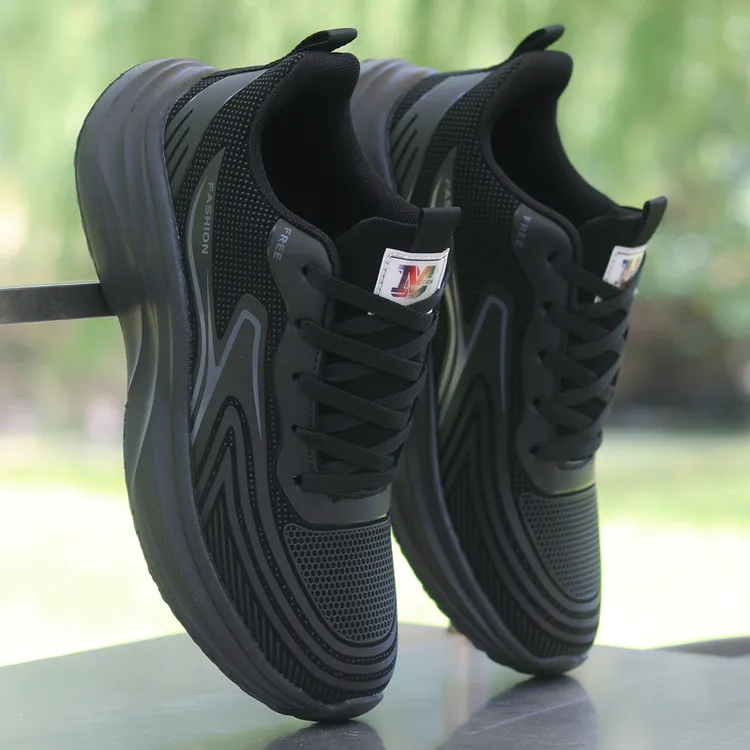 超轻春秋皮面防水黑色运动鞋男潮流百搭软底防滑休闲耐磨跑步男鞋