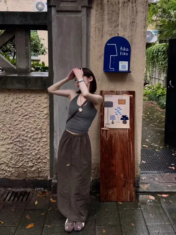 2025夏季新款韩系简约百搭挂脖背心休闲气质显瘦半身裙两件套装