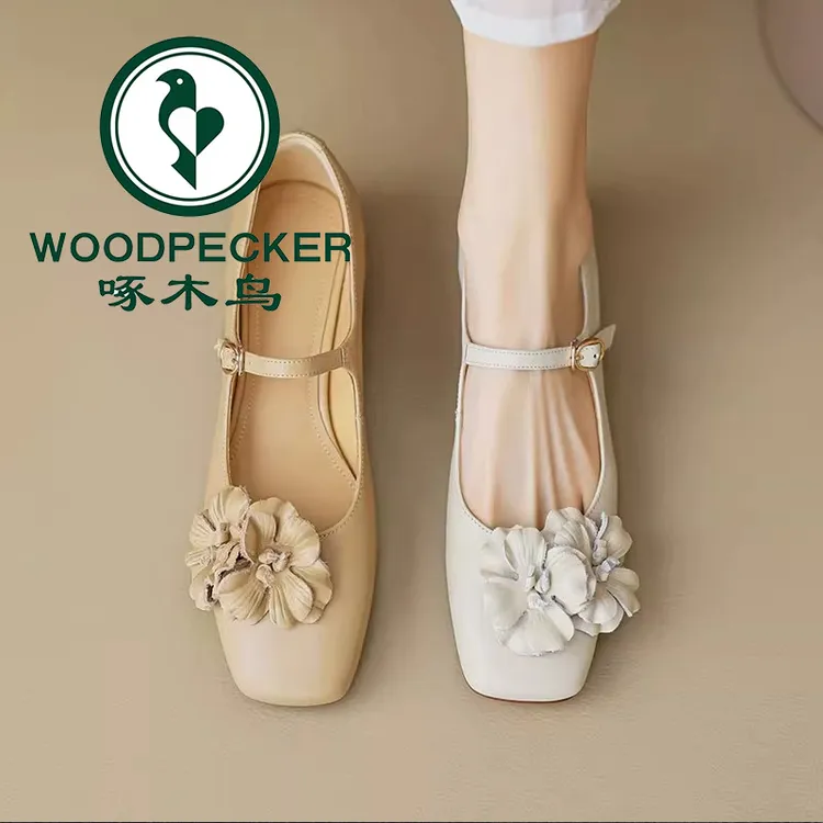 啄木鸟浅口配裙子单鞋女2025新款春夏平底小皮鞋花朵法式玛丽珍鞋