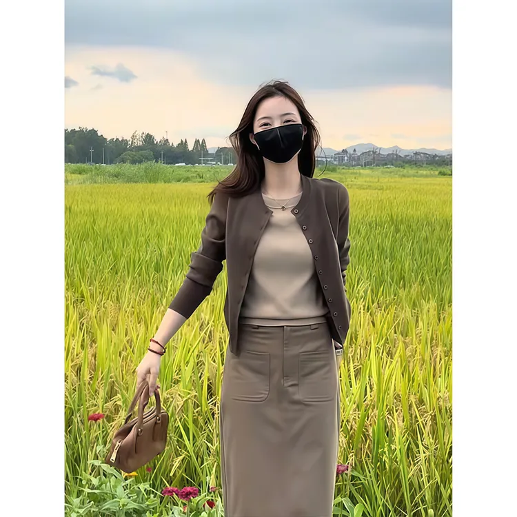 辣妹复古简约拼色假两件单排扣针织开衫女装秋季新款休闲软糯上衣