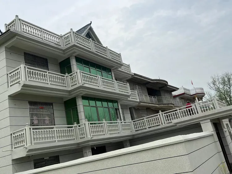 众锦铝合金仿石栏杆--120面管配宝塔柱