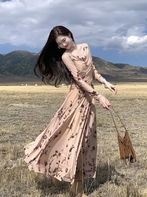 凌茜恣禾牧野花荡法式荡领碎花连衣裙复古温柔长袖大裙摆长裙