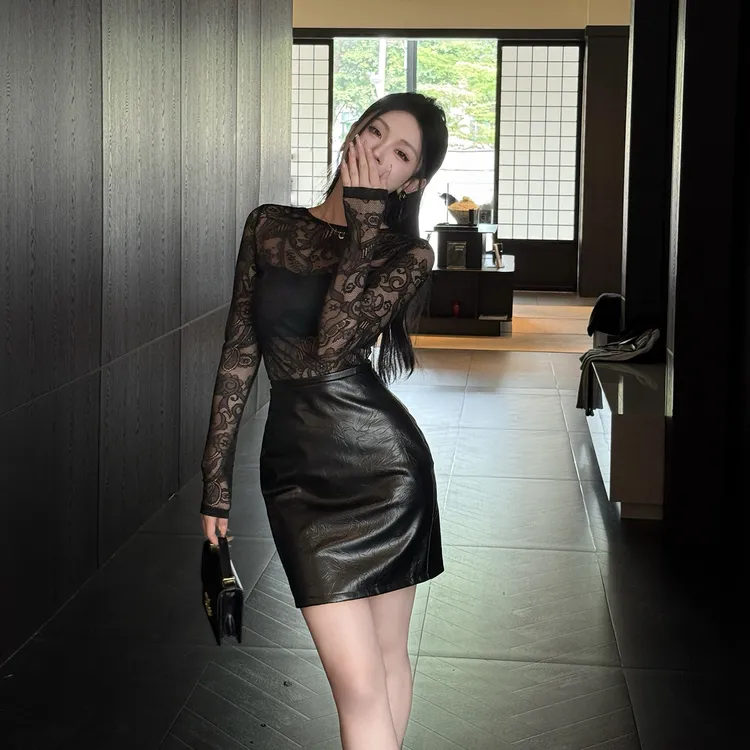 秋季新款性感御姐风时尚套装2025蕾丝抹胸长袖上衣包臀短裙两件套