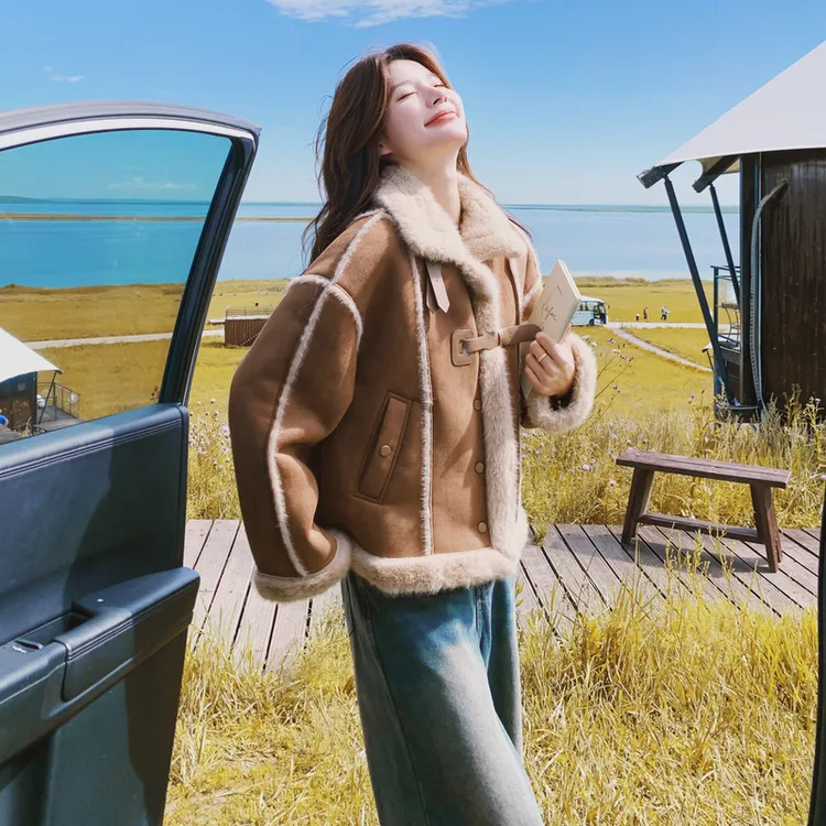 美拉德咖色羊羔毛外套女2025冬新款小个子皮毛一体麂皮绒短款棉衣