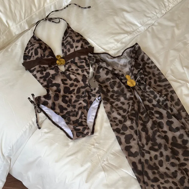 2026年新款性感深V辣妹高级感豹纹连体挖腰温泉海边度假泳衣2687