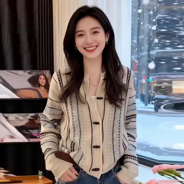 独特漂亮提花圆领针织开衫女2025新款爆款秋冬牛角扣毛衣外套上衣