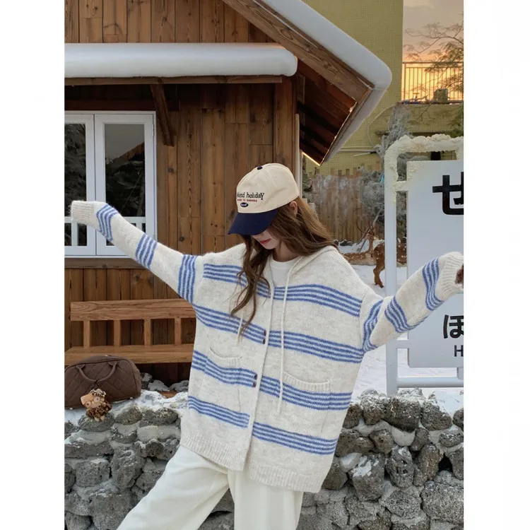 大码慵懒风拼色条纹连帽毛衣外套女秋冬季韩国宽松学针织开衫上衣