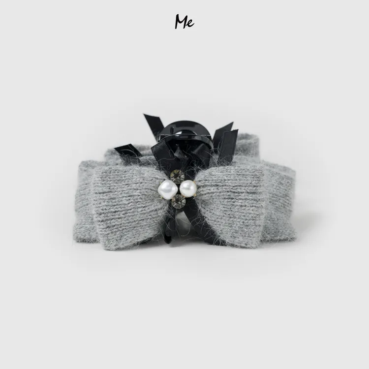 ME【毛绒珍珠蝴蝶结鲨鱼夹】北纬43°绵羊毛手缝贝珠抓夹MESA4386