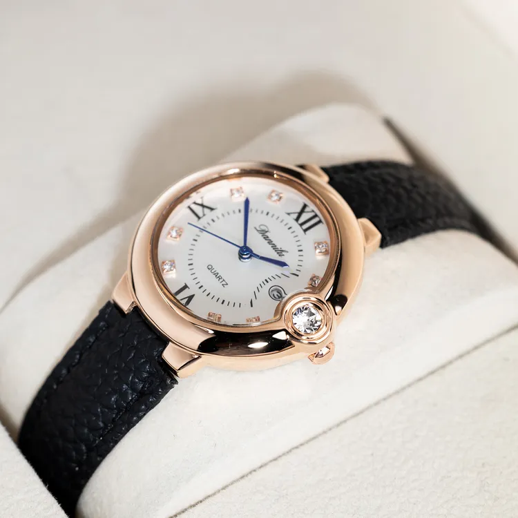 简约百搭手表女气质轻奢小众女士腕表防水高颜值女表
