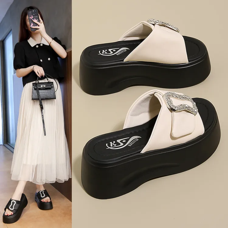 33.34码厚底拖鞋女外穿水钻一字拖增高松糕跟凉拖2025夏季新款
