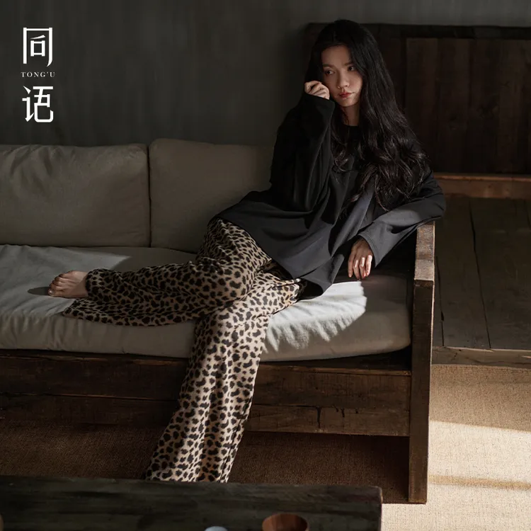 同语25年新款睡衣女秋冬季柔软纯棉带胸垫家居服长袖豹纹圆领套装