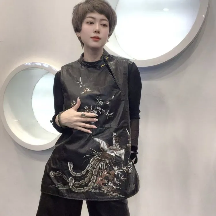 《铭嘉诗丹》新年贺岁刺绣牛皮马甲8989 衣长71