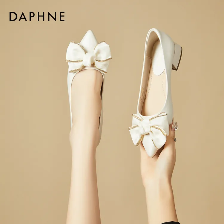 达芙妮法式中国风刺绣气质百搭尖头平底浅口单鞋低跟皮鞋软底女鞋