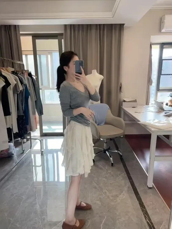 2025春季新款韩系简约灰色u领显瘦长袖t恤不规则蕾丝拼接半身裙