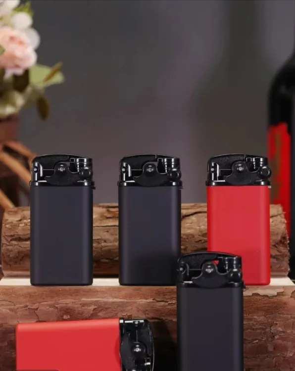 2025爆款防风直冲打火机复古风摇臂打火机可充气肤感新款送男友