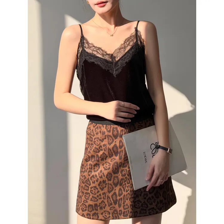 黑色v领丝绒吊带背心女内搭冬季设计感蕾丝拼接无袖打底上衣修身