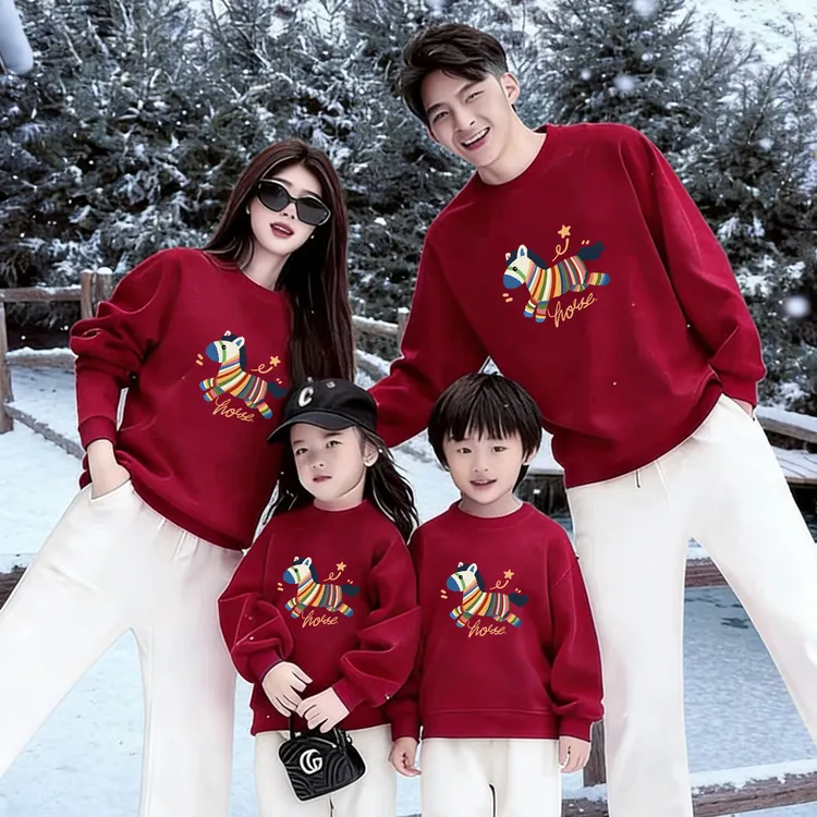 过新年亲子装一家三四口2026母女款红色喜庆马年卫衣团体班服外套