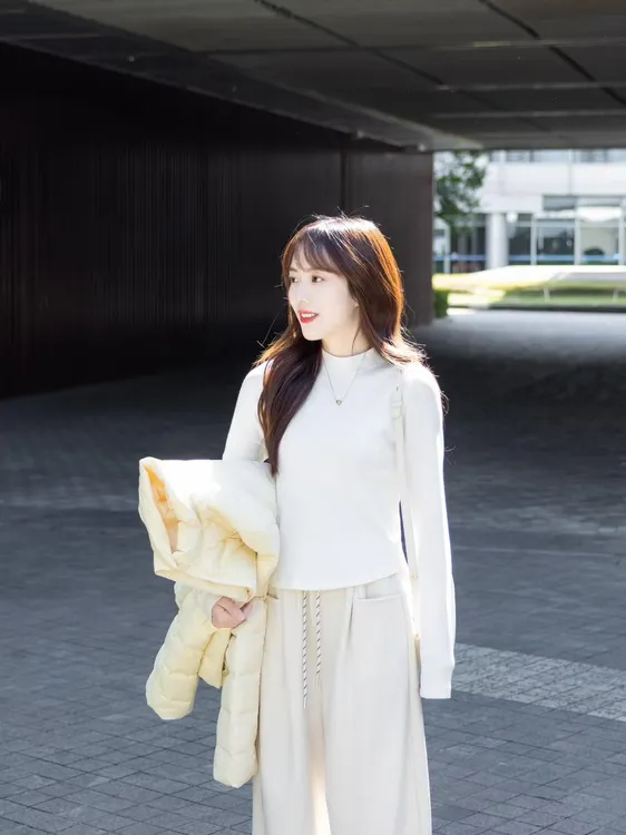 韩系简约棉服外套女2024冬季新款白色针织打底衫阔腿休闲裤套装