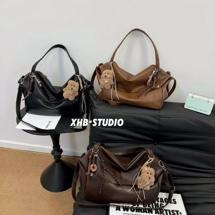 大容量百搭通勤托特包2025秋季新款小众慵懒风简约单肩腋下枕头包