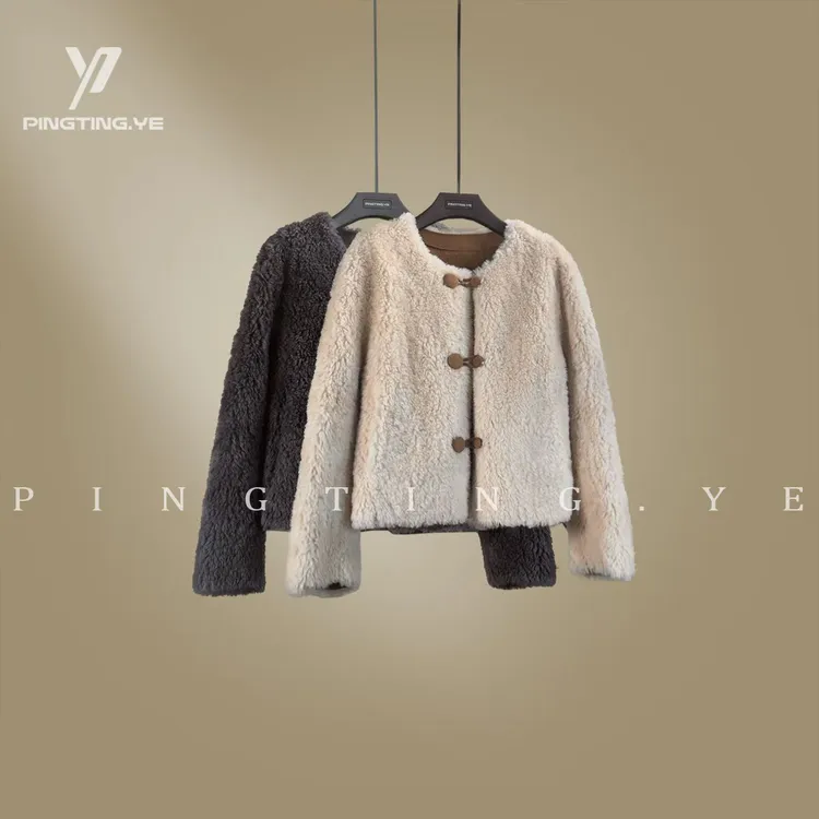 PINGTING.YE羊毛一体时髦感洋气减龄小众毛毛外套PT7500