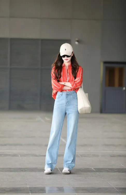 【苏醒玫瑰】2025夏季新款时髦红色复古条纹衬衫防晒衫搭配牛仔裤