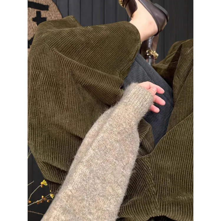 复古军绿色灯芯绒阔腿裤女2025冬季新款高级感时尚宽松百搭休闲裤