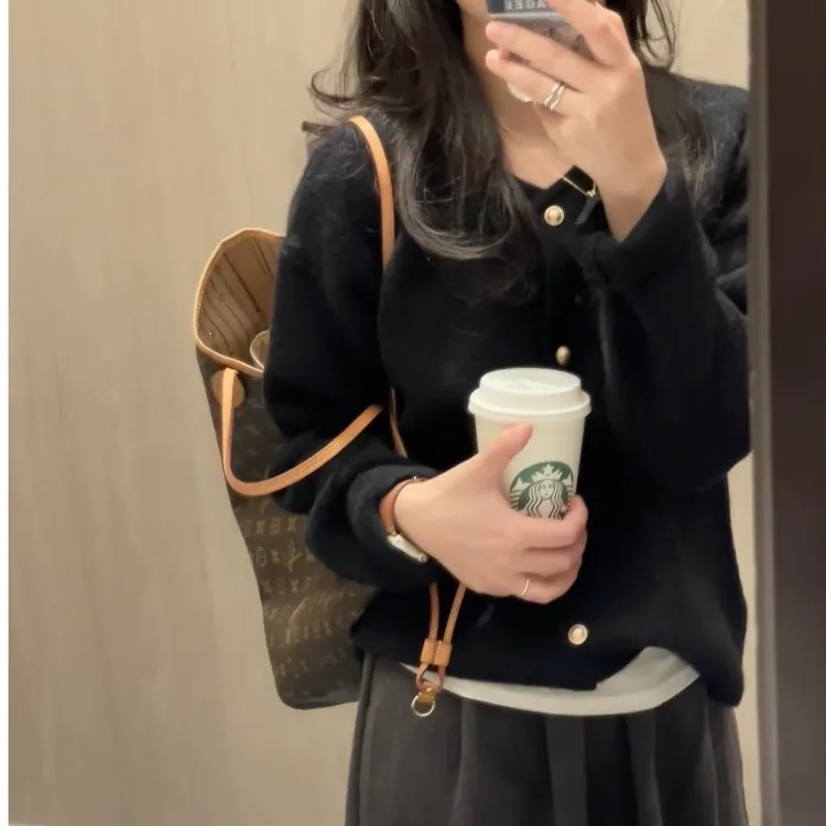 温柔系毛衣单排扣针织衫秋冬小金扣子圆领显瘦韩系宽松长袖上衣女