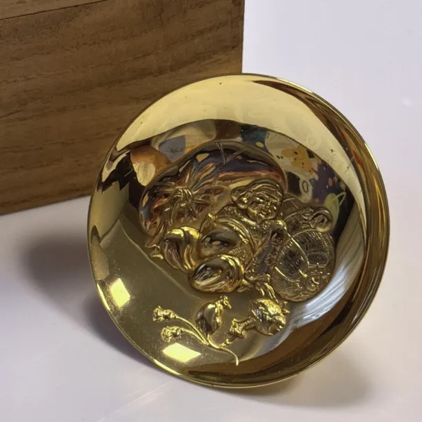 日本回流24KGP金大黑天小酒盏，精美浮雕工艺，金色光泽亮丽。原盒