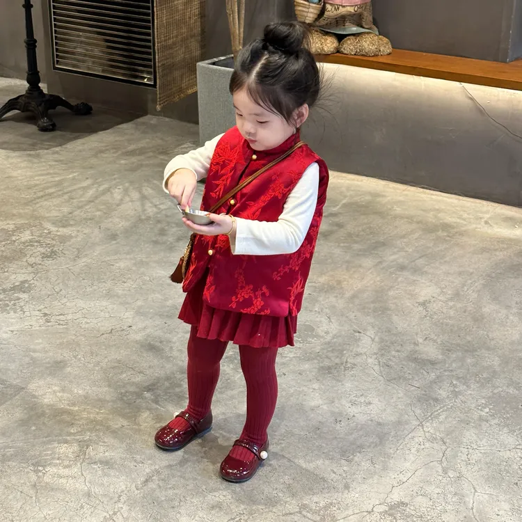2025冬季新款新中式新年红复古马甲百褶裙女童洋气新年拜年服套装