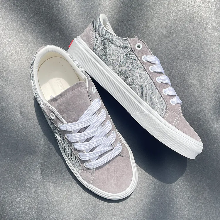 新款夏季银灰色拼接帆布鞋透气低帮轻便板鞋时尚春季运动鞋男女鞋