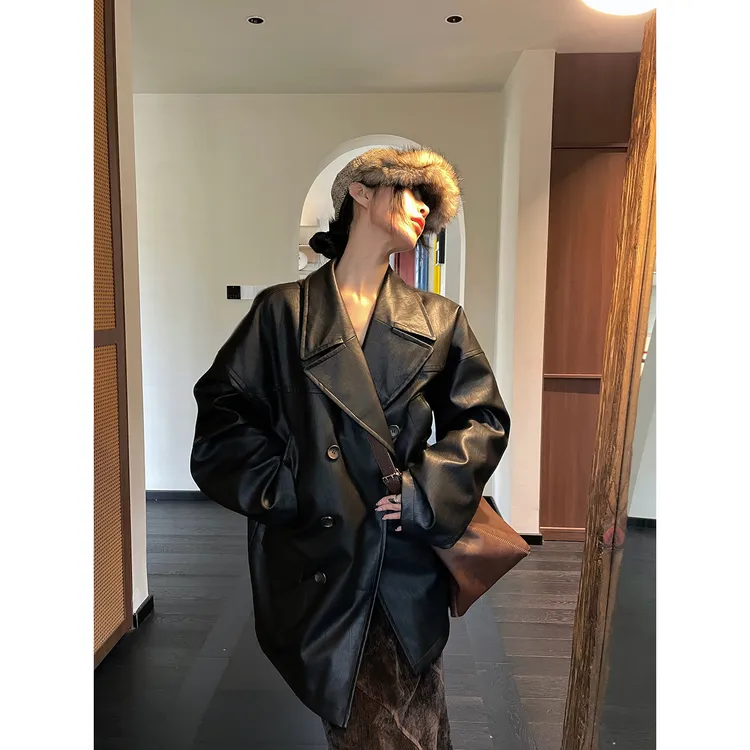 JCCC影子【黎朔】黑色90白鸭绒复古PU皮廓形西装中长款羽绒外套