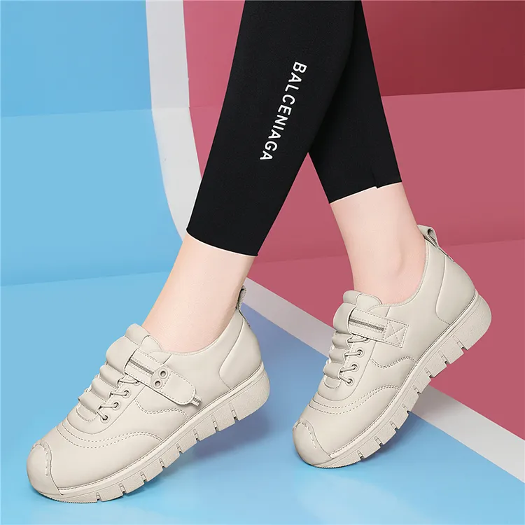 真皮时尚休闲鞋女款2025年新款爆款春季轻便女式运动妈妈款旅游鞋