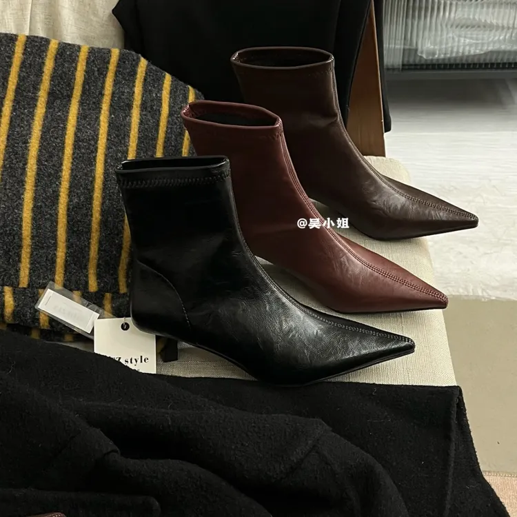 2025秋冬新款法式气质尖头高跟短靴时尚百搭皮面弹力套筒瘦瘦靴子