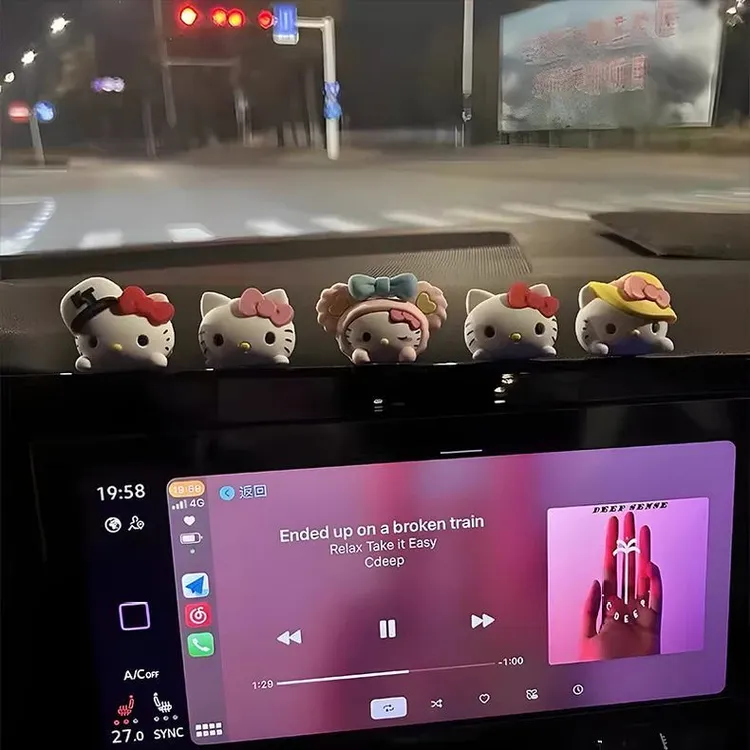 hellokitty趴趴公仔汽车装饰摆件车载仪表盘饰品中控台电动车女生