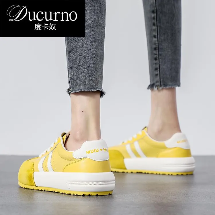 DUCURNO 厚底真皮黄色休闲德训鞋女2025春季新款透气显脚小白鞋子