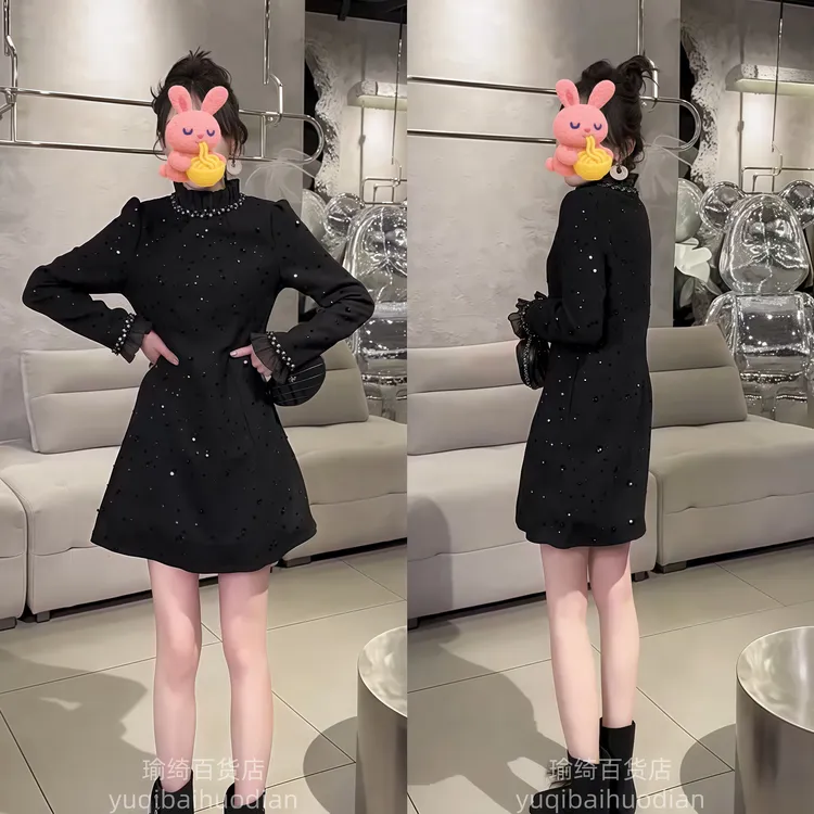 2025年秋季网红爆款潮流时尚设计感纯色小众设计长袖修身女连衣裙
