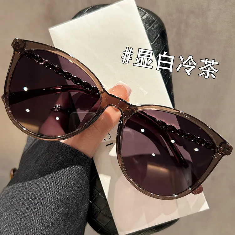 2025新款高级感素颜小香风猫眼墨镜女款显白冷茶色偏光防晒太阳镜