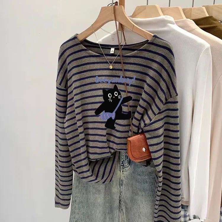 俏蝶莎2025秋冬法式慵懒风条纹宽松大圆领长袖T恤女打底衫上衣潮