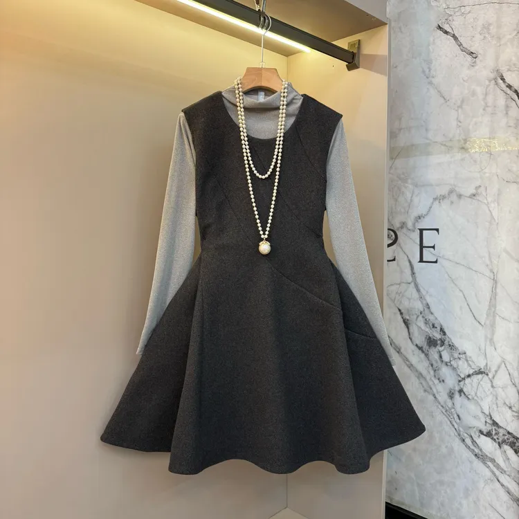 2025秋冬欧货气质纯色简约显瘦优雅百搭收腰内搭+马甲裙套装5989