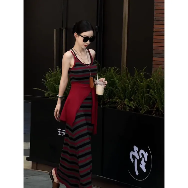 秋冬新款辣妹字裙套装职业女裙套装条纹收腰吊带裙无袖仔外套