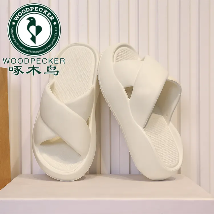 啄木鸟2025年夏季女款洞洞鞋夏季外穿凉拖鞋时尚厚底网红软底凉鞋