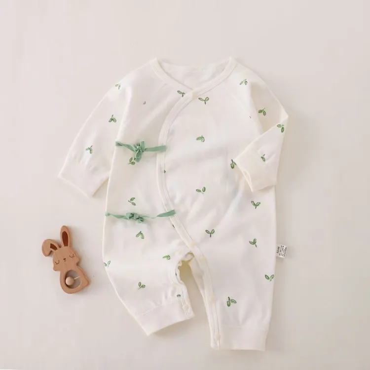 0-6个月婴儿连体衣A级纯棉面料无骨工艺宝宝哈衣偏襟系带蝴蝶衣