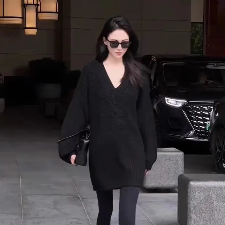 秋冬宽松大码上衣舒适V领针织衫女宽松胖mm慵懒风黑色V领显瘦毛衣