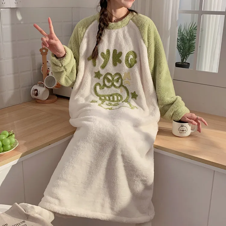 网红秋冬季保暖法兰绒睡裙女珊瑚绒睡衣可爱口袋大码200胖m家居服