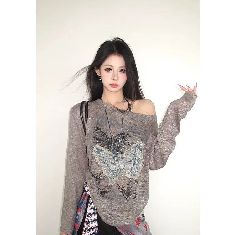 2025新款慵懒风蝴蝶刺绣提花斜肩针织衫女薄款设计感宽松露肩上衣