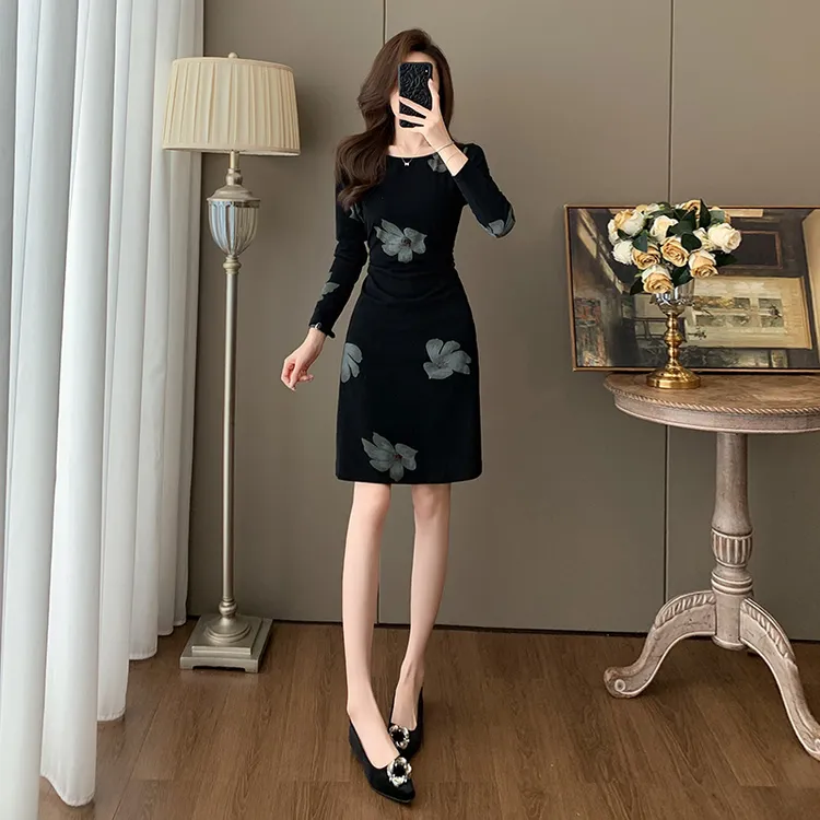 小个子穿搭早秋季黑色连衣裙2025新款女装轻熟风时尚气质包臀裙子