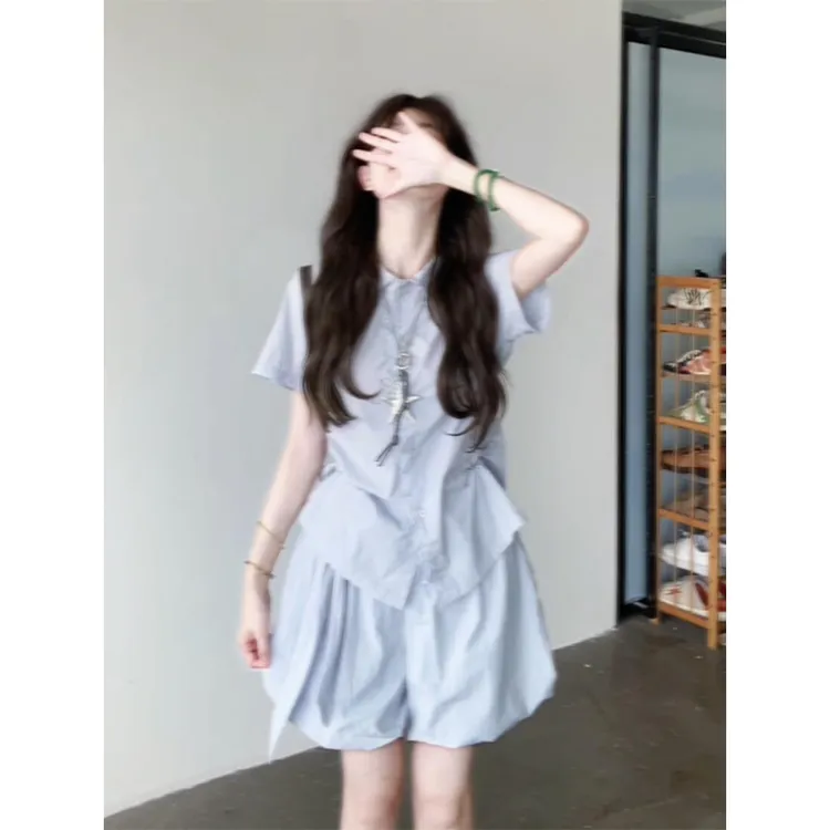 韩版独特绝美蓝色polo领短袖衬衣女夏季设计感高腰花苞短裤两件套