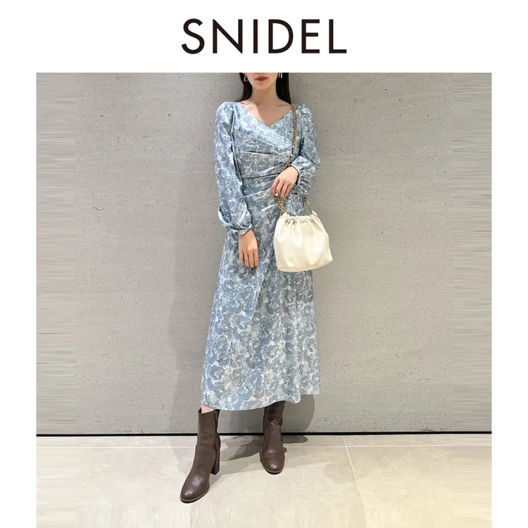 SNIDEL2025春夏新品日系优雅斜领抽褶泡泡袖印花连衣裙SWFO251031