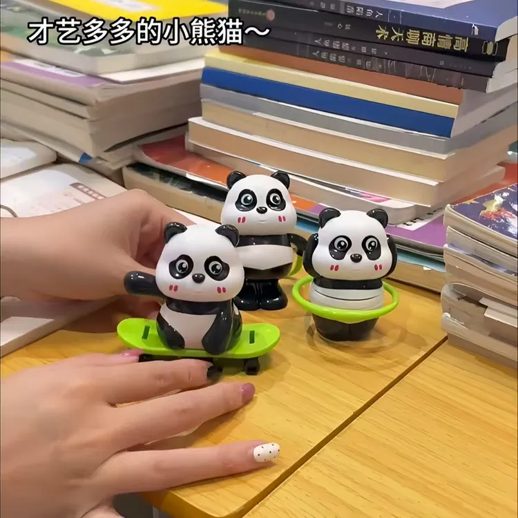 运动小熊猫摆件玩具创意会呼啦圈滑板桌面装饰学生解压趣味小礼物