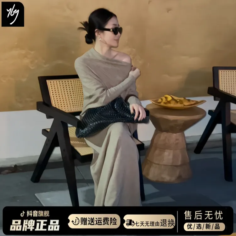 韩系设计感斜露肩长袖连衣裙女早秋2025新款收腰显瘦驼色长裙套装